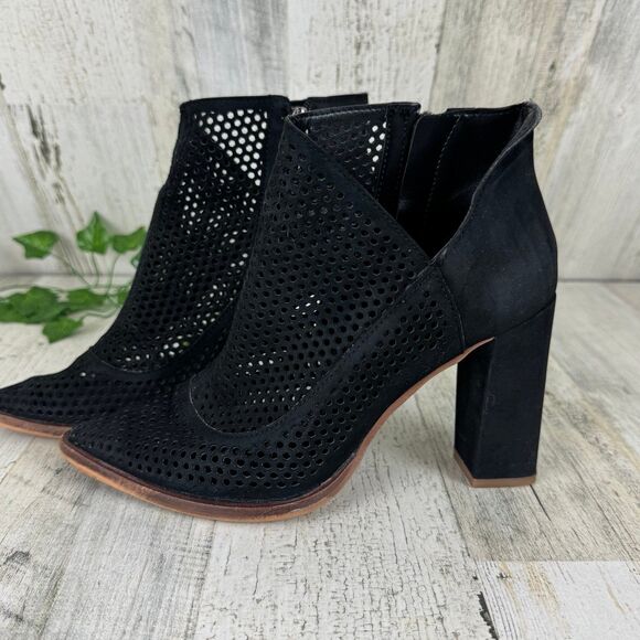 Vince Camuto Black Ankle Boots Nubuck Leather Perforated Pointed Toe Sz 6.5 M - Picture 4 of 10